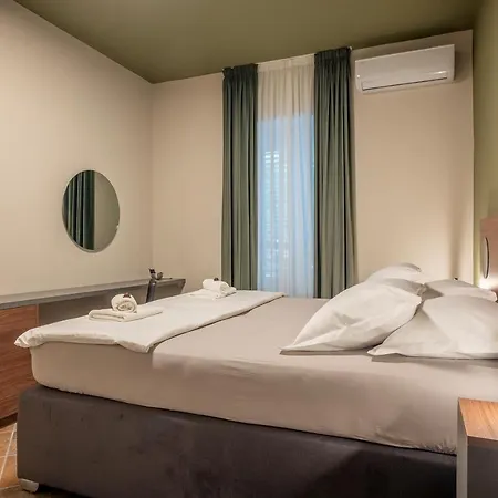 Green, Deluxe Two Bedroom Apartman Split