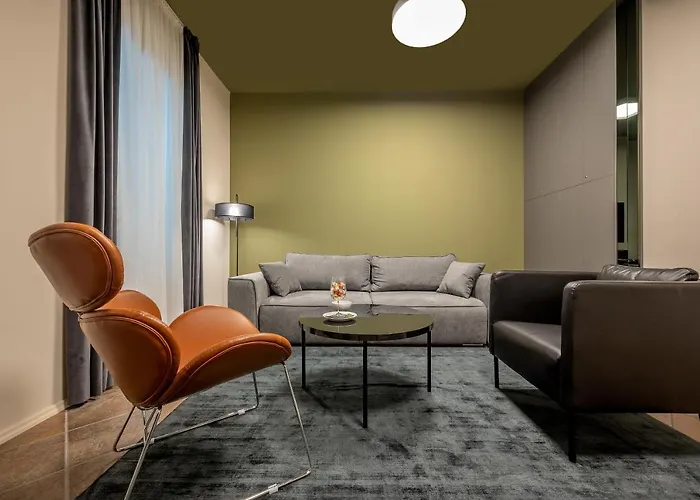Green, Deluxe Two Bedroom Apartment Split
